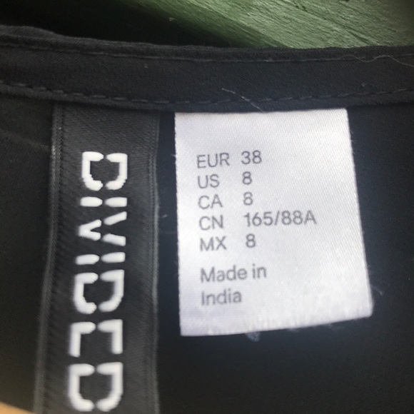 Long dress with cutout detailing - Picture 4 of 4